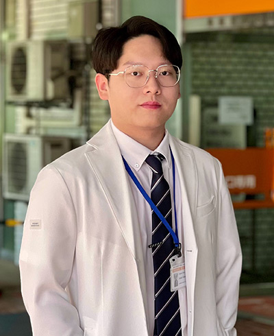 นพ.เสริมสุข เริ่มเสริมสุข